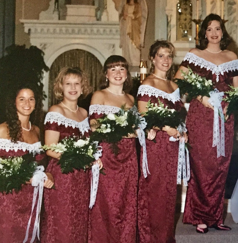 This Bridesmaid Staged A Whole Photo Shoot In Her Dress From 1995 And It's So '90s It Hurts This Bridesmaid Staged A Whole Photo Shoot In Her Dress From 1995 And It's So '90s It Hurts