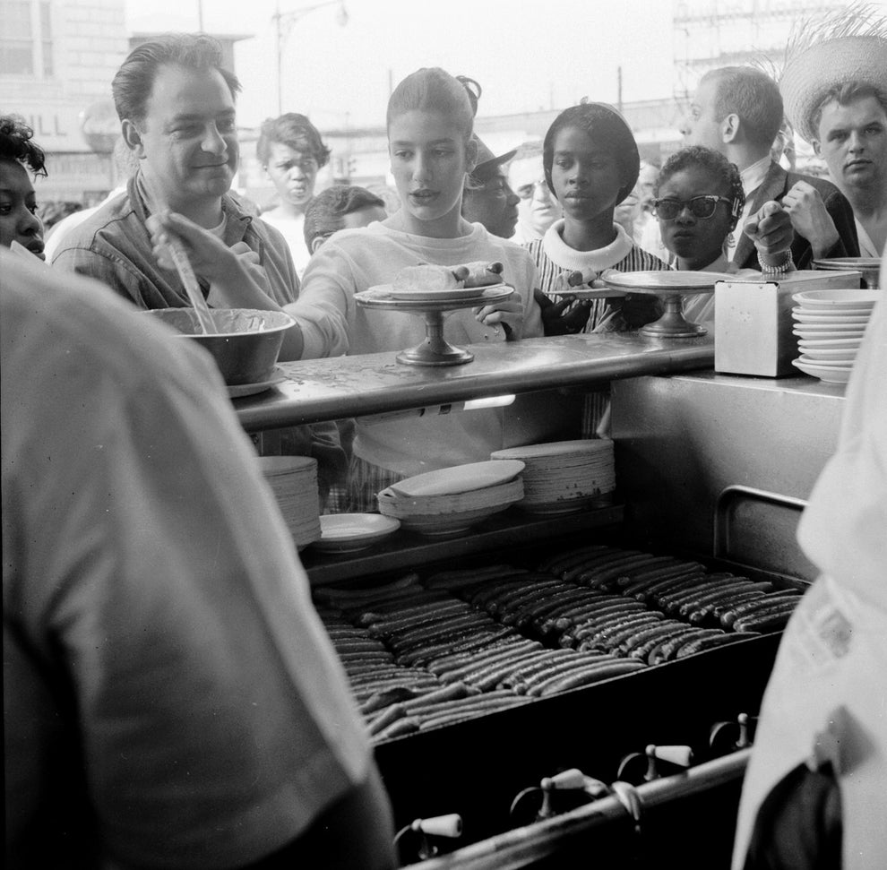 23 Incredible Vintage Pictures Of Summertime At Coney Island