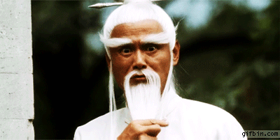 Vous tortillez votre moustache, vous vous faites des tresses et vous vous prenez pour Khal Drogo, vous vous mettez même à parler dothraki, vous la lissez tel un vieux sage, vous tirez légèrement dessus... Des trucs de barbu quoi!