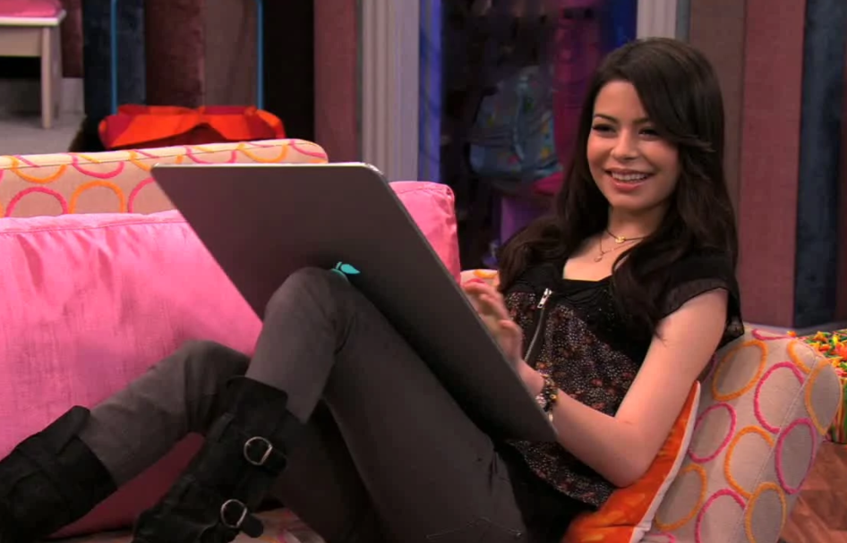 italian-miranda-cosgrove-underwear