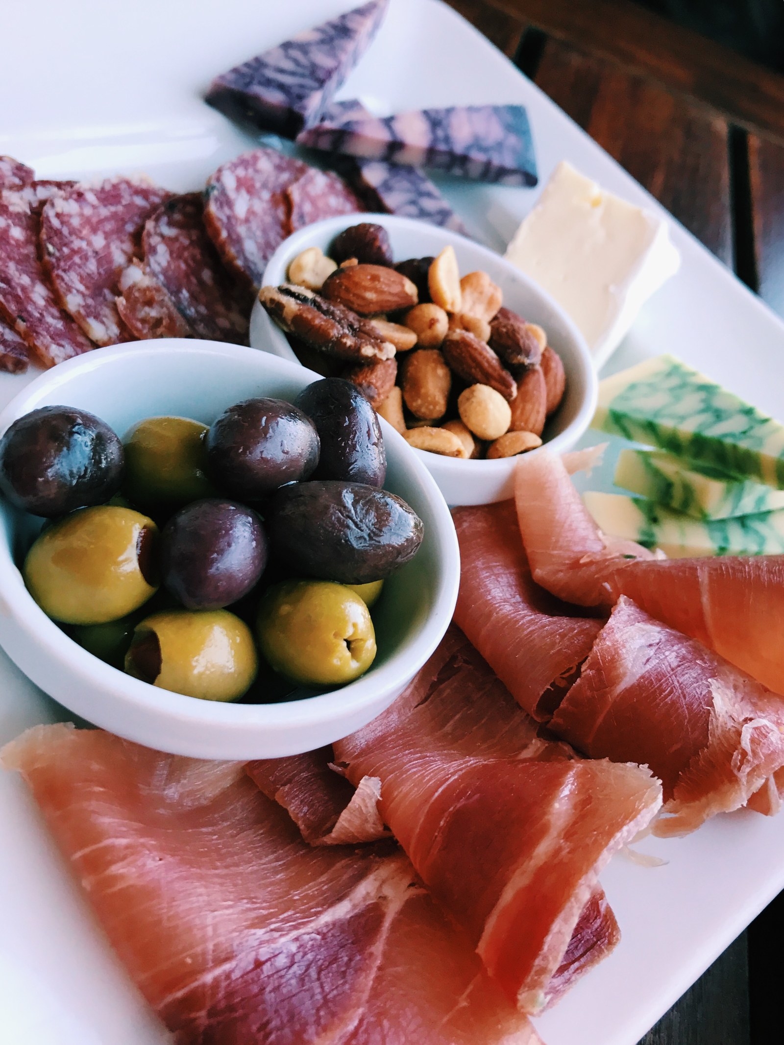 Cozy wine bar also serving bites in warm environs with an outdoor patio and bay views. Right in the middle of Fishermans Warf!