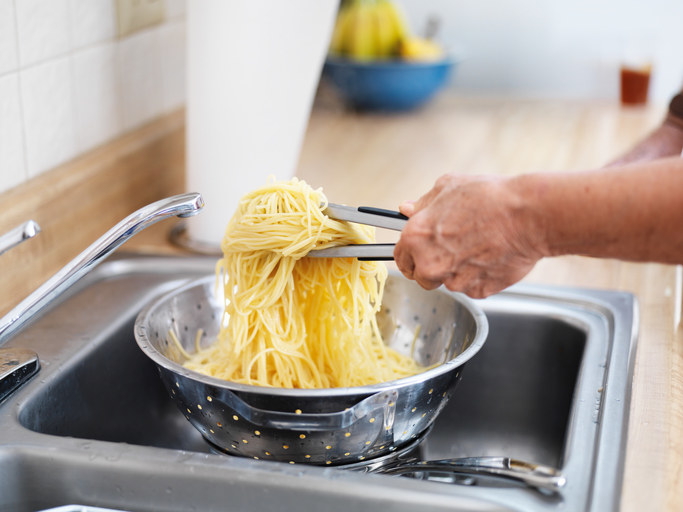 Do You Cover Noodles When Boiling?