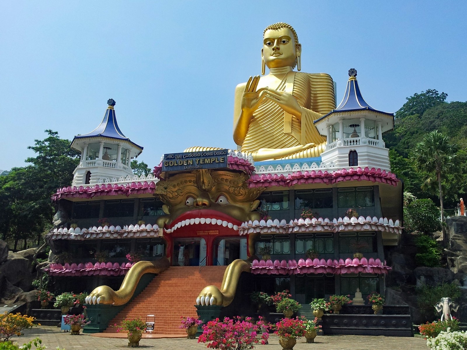 One of the highlights at the Dambulla Temple includes a towering Golden Buddha statue and a golden pagoda that can be found near the entrance.