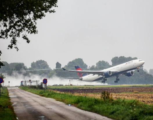 The airport was constructed at the bottom of the Haarlemmer Lake, which was drained in 1852.