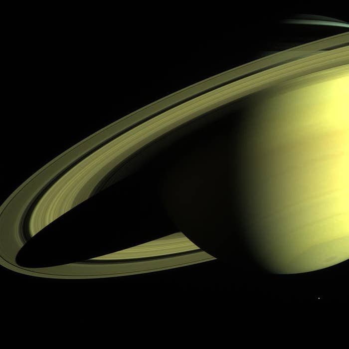 Saturn&#x27;s rings