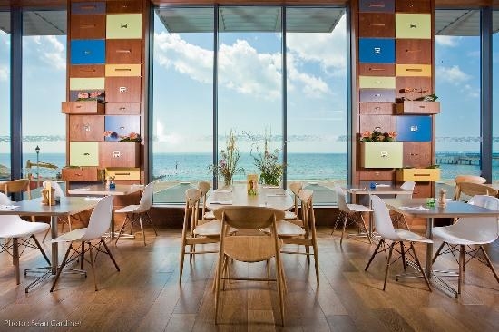 Sometimes the best part of exploring a new place on holiday is via its cuisine – and Bournemouth is no exception. From breakfast on the beach, to sky bar cocktails, and even an all-you-can-eat chocolate buffet (yes, you read that right…), there’s plenty to get your tastebuds tingling and leave your jeans feeling uncomfortably tight.