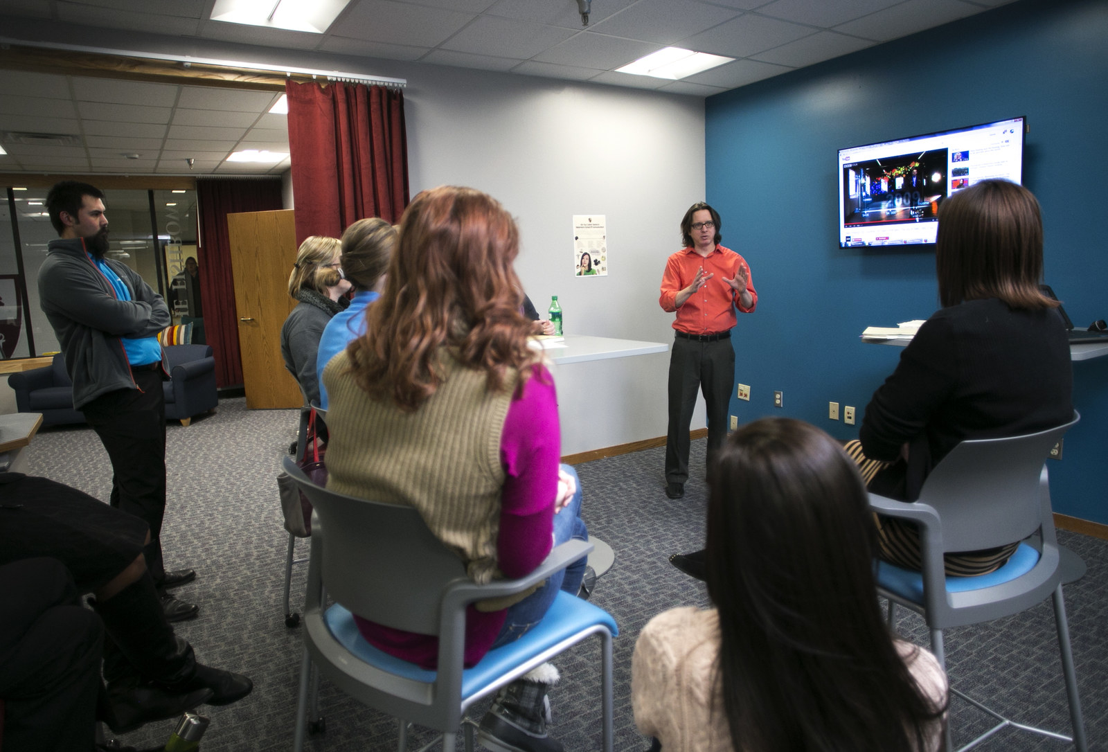 Ask about their class schedule. You may even have some of the same classes! Find out if they are an early riser or a night owl, and where they plan to study.