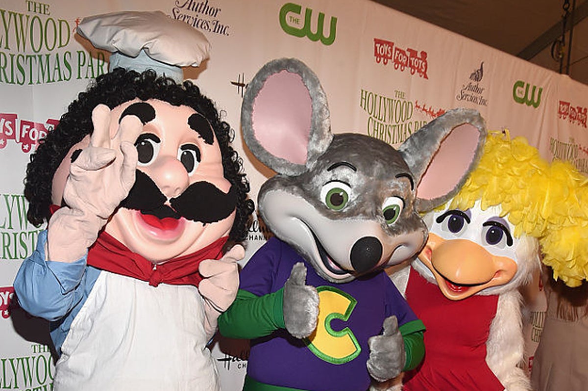 People Are Sad And Kinda Happy That Chuck E Cheese Is Getting Rid Of Its Animatronic Band