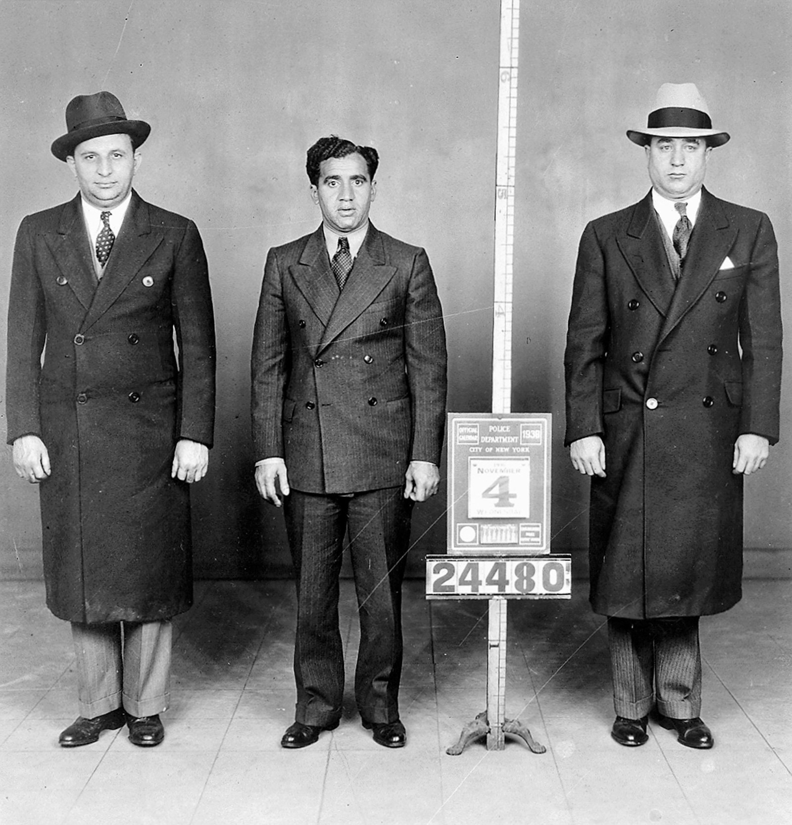 Three men to new york. Гангстеры Нью-Йорка 20 века. Аль Капоне гангстеры США. США 1930-Х Аль Капоне. Мафия 20 века в США.