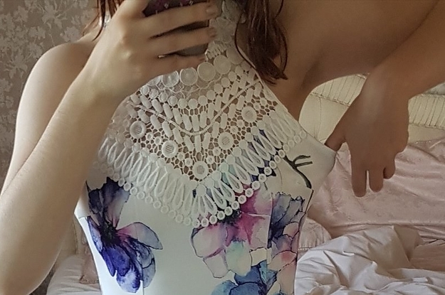 Dresses for girls with small clearance boobs