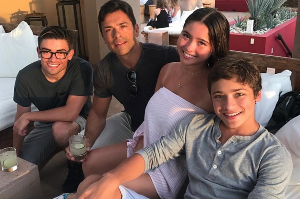 Kelly Ripa Shared A Photo Of All Her Children And Holy Shit, They're So  Grown Up