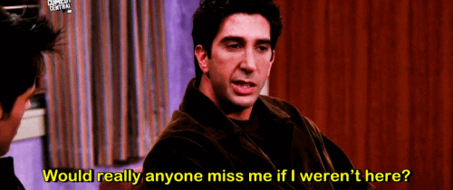 «ROSS GELLER! Obsédé par Rachel, largue la pauvre Julie comme une vieille chaussette dès que Rachel s'intéresse un tout petit peu à lui, ne respecte pas la carrière ou les intérêts de Rachel, est en manque d'affection et possessif (il l'accuse de coucher avec Mark), couche avec une nana moins de 24 heures après une grosse dispute, utilise toujours ensuite la défense du connard «On FAiSaiT uNE pAuSE!», et PAR DESSUS TOUT se trompe de nom lors de son mariage avec Emily!!! Ment à propos de l'annulation à cause de SA fierté... Ce n'est pas tout, mais toute personne qui a vu la série sait que Ross ne valait pas un clou.» –Sara Lee, Facebook«Je veux dire, quel genre de personne couche avec quelqu'un d'autre quelques heures seulement après une rupture? C'est comme s'il n'avait pas de sentiments du tout! Il pleurnichait tout le temps à propos de Rachel dès qu'il n'obtenait pas ce qu'il voulait. Il ne croyait pas non plus qu'un homme puisse être nounou, comme si ce n'était qu'un boulot de femmes. Et même à la fin de Friends, il poursuit Rachel, tout ça pour lui déclarer son amour au pire moment possible et la convaincre d'abandonner le boulot de ses rêves. Complètement égoïste!»–elisey3