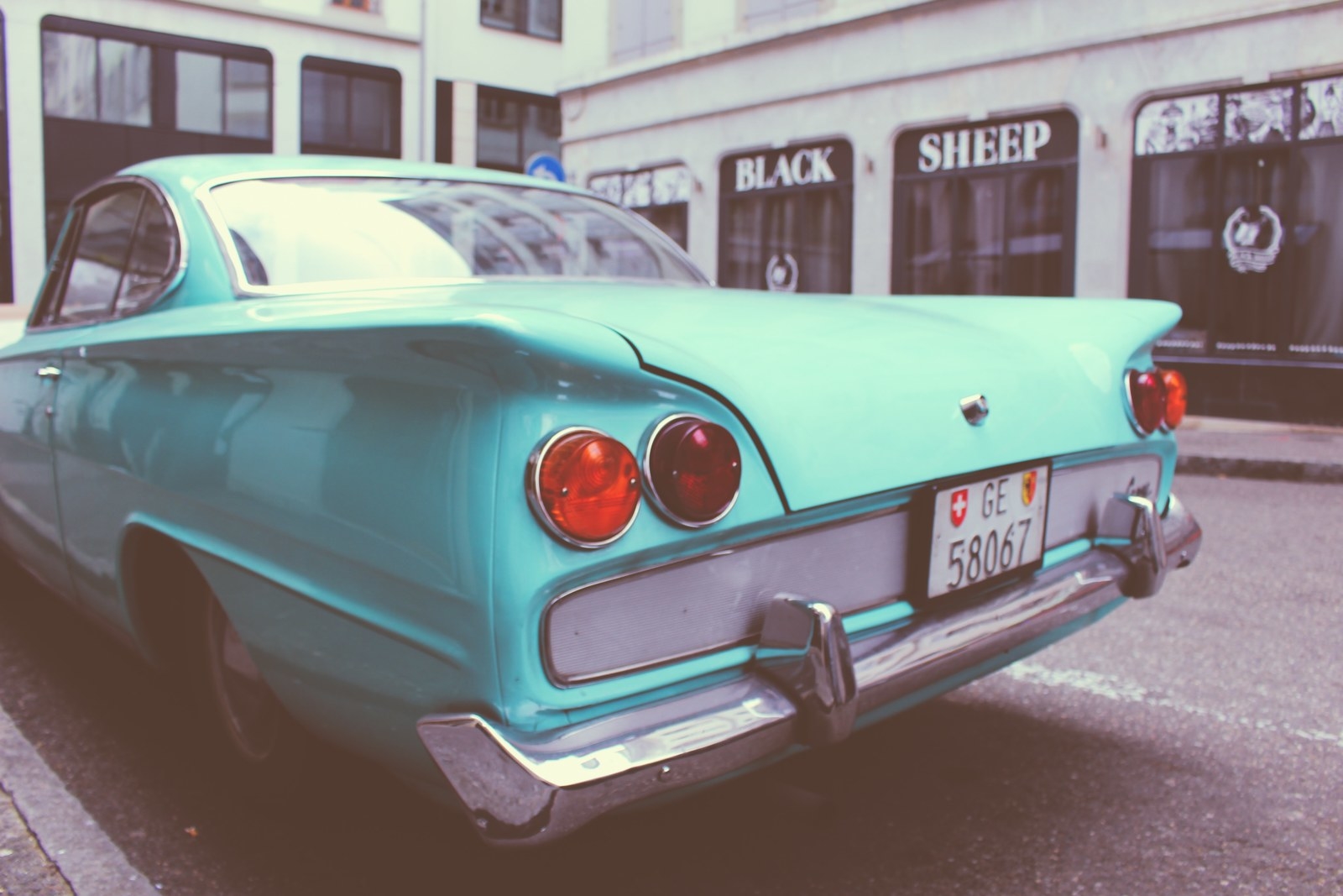 Vintage is one of the most popular styles today. And this applies not only to artistic photography. Vintage is everything: fashion includes vintage cars, designers create vintage interiors, fashion designers come up with new images in vintage style. You can go far and not: take a look at the popular postcards and even gift wrappers - Vintage rules everywhere! Why? It's simple: as you know, everything new is a well-forgotten old. Therefore, a return to the past is inevitable.That is why the popularity and relevance of the stylized images of the past decades and even the era of photography is gaining momentum today. Photo sessions in the home environment, nature, against the background of the old car, or even just portrait photos in the vintage style - this is not all that this direction offers.What vintage photo editor will the photographer use when editing the photo?* The effect of "inner glow" - it will give the paper a brownish-yellow hue under the antiquity;* Increase in graininess will add photos not one decade;* Noises," or a few scratches and scrapes of the image, will make the photo even older;* Ragged edges of the photo, easily created in Photoshop - and the picture looks already "well-lived"!Of course, creating a high-quality vintage photo is a real skill. The very concept of vintage implies its originality and exclusivity, and therefore a photographer working in this genre must possess not only a talent, but also an impeccable sense of style. Therefore, the search for such a person is the first requirement to create a high-quality photo in the vintage style