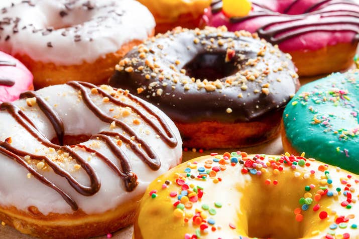 Millones de glaseados y rellenos, los donuts en Estados Unidos son un mundo de posibilidades con cantidades ingentes de azúcar.