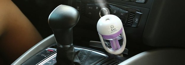 17 Amazingly Useful Things To Keep In Your Car At All Times