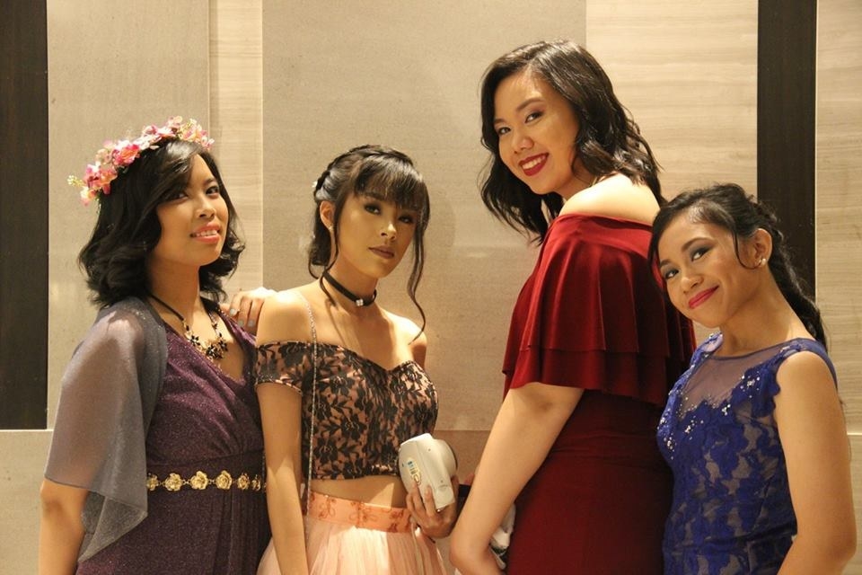 Walking outside with your friends and standing at least a full head taller than them... no, I'm not their ate, guys.