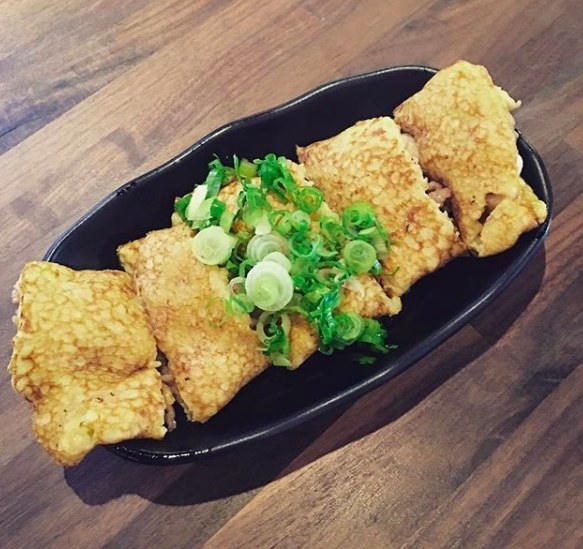 Tender slices of beef is wrapped with thin layers of fluffy egg omelet in this delicious, shareable side dish. The Sukiyaki Omelet is topped with generous amount of scallions. Eat it as served or drizzle some hot sauce.
