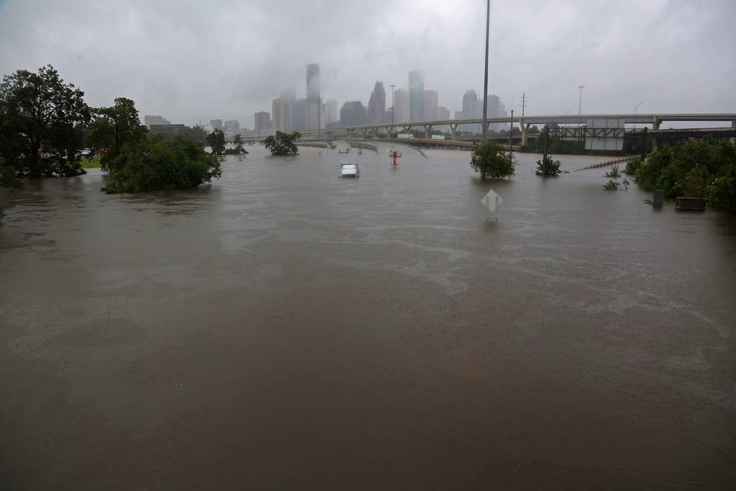 La autopista interestatal 45 sumergida por los efectos del huracán Harvey vistos durante las masivas inundaciones en Houston, Texas, Estados Unidos, el 27 de agosto de 2017.