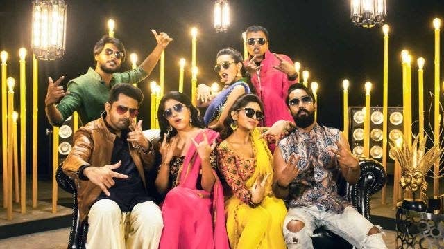 The show revolves around the lives of four pairs — a divorced father and his daughter, a live-in couple, a married couple, and a lovesick one. Have a good laugh as you watch them suffer the various trials and tribulations of being in love. Check it out here.
