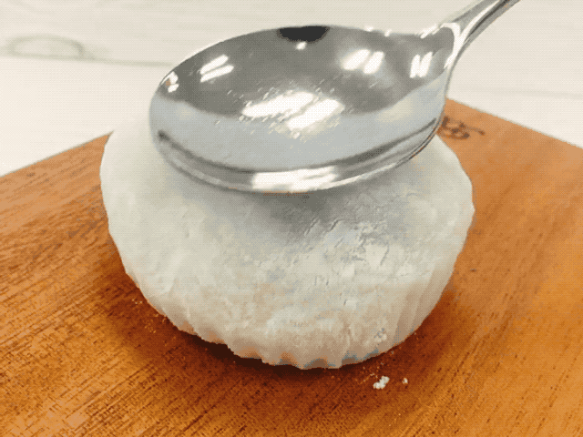 ご覧の通り、普通の大福よりもさらにもっちもちで、しっとりしています!手のひらサイズでなんだかかわいい😍