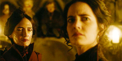 "Penny Dreadful es la caña. Imagínate a todos tus monstruos favoritos de la literatura encontrándose unos con otros; como League of Extraordinary Gentleman pero con más drama, más terror, más suspense y con escenas de sexo muy locas. Frankenstein (y su monstruo), Dorian Gray, vampiros y hombres lobo, todo hilado con una ambientación de época preciosa. ¿Y he dicho ya que salen Eva Green y James Bond (Timothy Dalton)?" –fabfourdarling