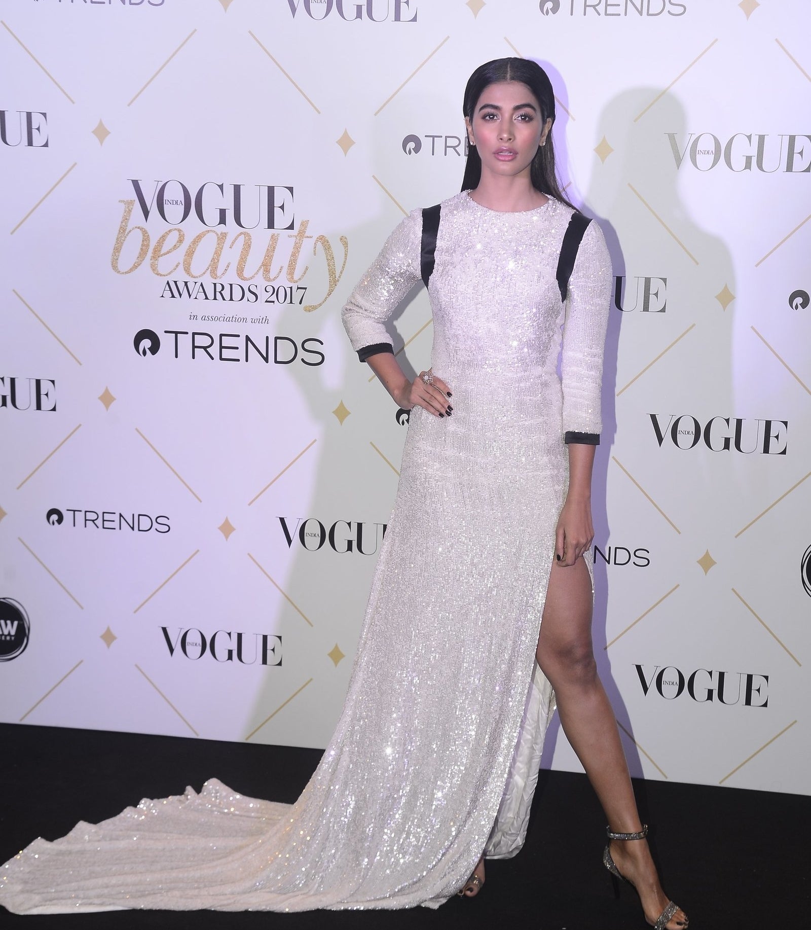 Xxx Pooja Hegde Video - 24 Of The Best-Dressed Bollywood Stars At The 2017 Vogue Beauty Awards