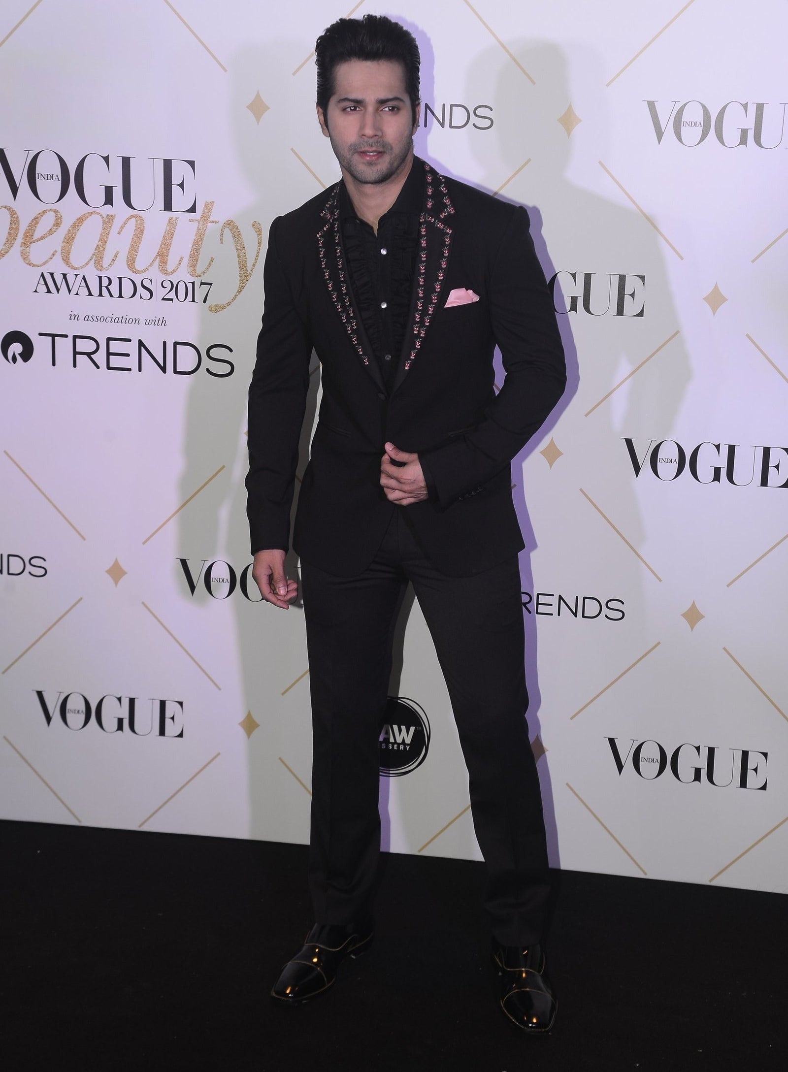 24 Of The Best-Dressed Bollywood Stars At The 2017 Vogue Beauty Awards