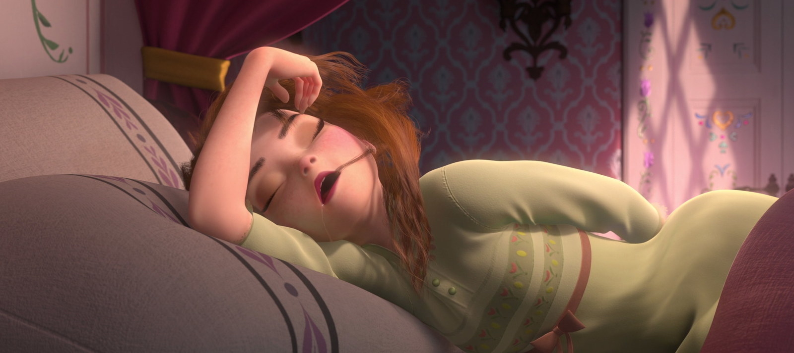 Анна спит Холодное сердце