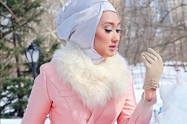 Dian Pelangi is an undercover fashion designer, entrepreneur and hijab style pioneer having an unbelievable eye for fashion. She combines gorgeous black embroidery along with other conventional methods with luxe accessories and extended lines to get a look that feels refreshing, enjoyable and just the perfect quantity of fancy. With almost 4 million followers, the Indonesian designer might be among the most followed Muslim style icons on Instagram. Follow her feed to get an inside scoop of her world tours.