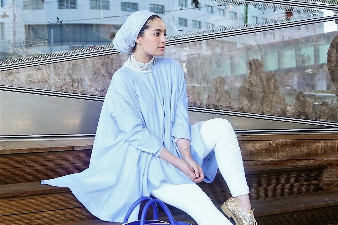 Ascia is among the top hijab fashion Instagrammers. What is cool about Ascia's Instagram accounts is the fact that it includes plenty of personality inspiration. Ascia not only inspires your hijab design, but she is also the proprietor of “Desert Baby”, a label specialized in accessories for infants in Kuwait.