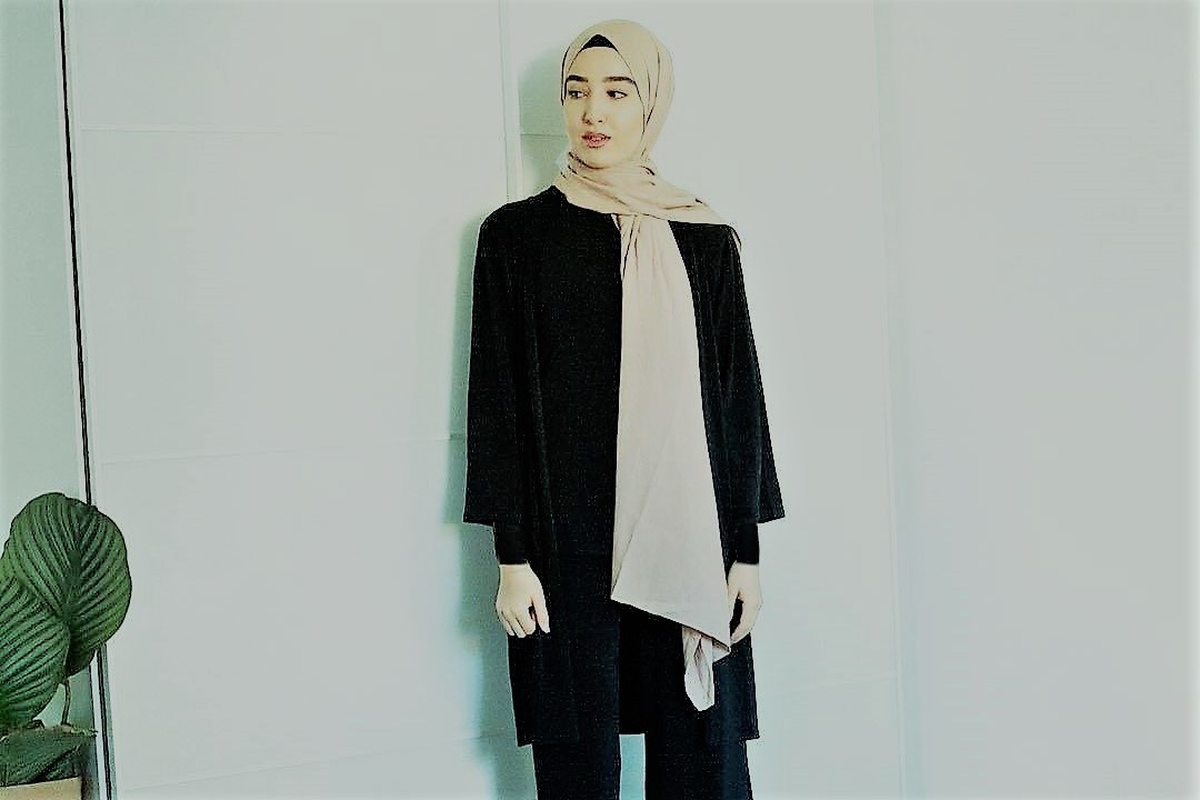 Imane Alasry, located in Stockholm, Sweden, is known the "Modest Minimalist" - and for a good reason! Her minimal spin on hijab features trendy neutrals in flowing, and sporty silhouettes for a uniquely refreshing, Scandinavian-infused twist.