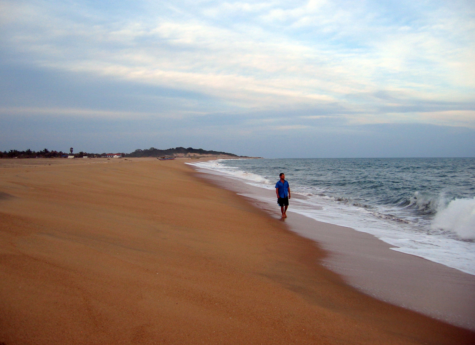 The off season for surfing is said to be from November to April. If you want to enjoy cool and exciting waves 3-5 feet high coupled with playful offshore winds this is the time to go.
