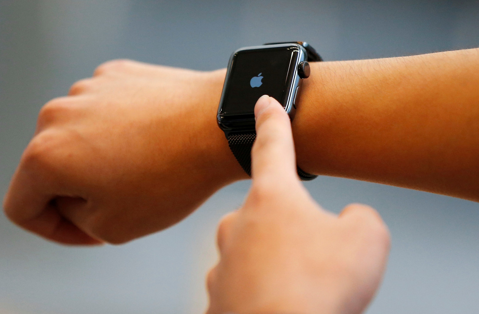 apple-is-reportedly-releasing-a-cellular-version-of-the-apple-watch