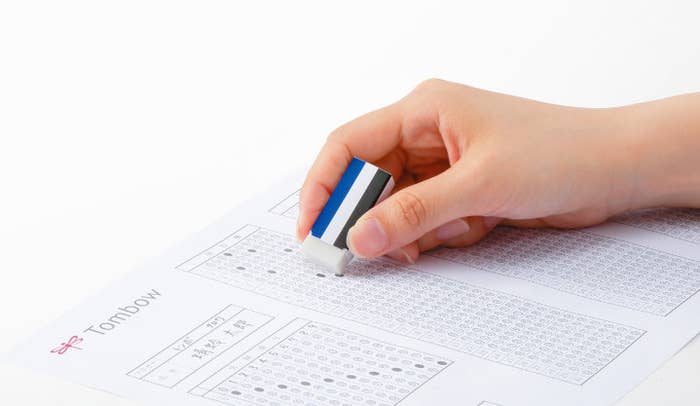 青白黒の3色だけ オシャレな文字なし Mono消しゴム が生まれた理由