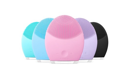 Foreo Luna is made of soft silicone to clean sensitive skin. It will not cause irritation or redness. Its anti-aging side can reduce fine lines and wrinkles. It can make your skin look and feel firmer and more elastic. Like other beauty products, LUNA also enhances the absorption, improving the effectiveness of your luxurious skincare product. Use it twice a day make your skin visibly brighter and clearer. SHOP HERE