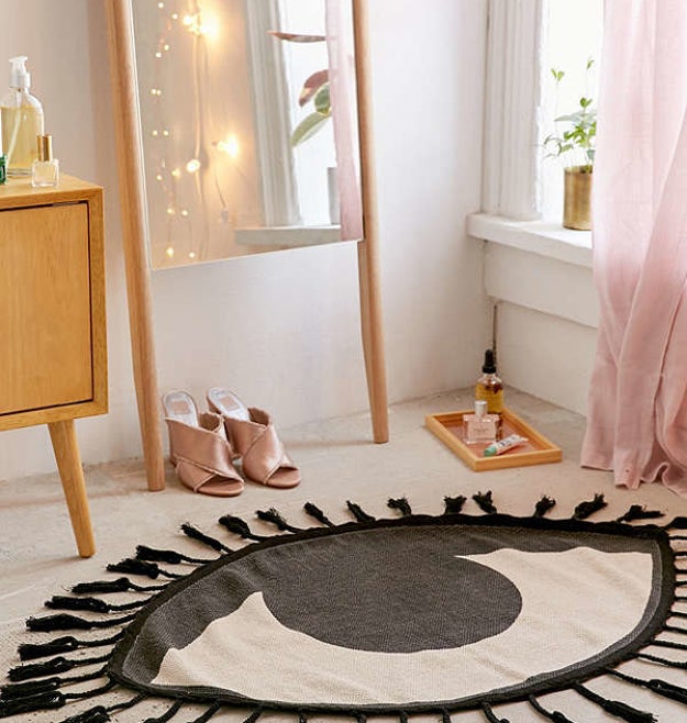 A tasseled rug that's a sight for sore eyes.