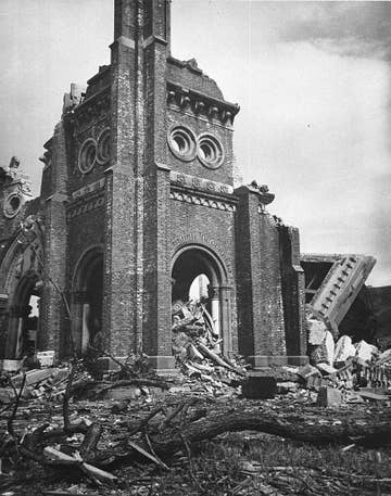 撤去された もう1つの原爆ドーム 長崎 旧浦上天主堂を写した幻のカラー映像