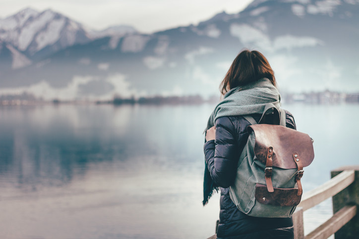 O sea, todas esas cosas que quieres hacer y no incluyen a nadie más. Viajar, irte a estudiar a otro lado, o dedicar tu vida a una profesión. Si desde que empiezas con alguien ya sabes que tu plan es mudarte de ciudad, dile. Ahí tendrás que decidir si tu pareja entra en tus planes o deciden pasarla chido el tiempo que tienen.