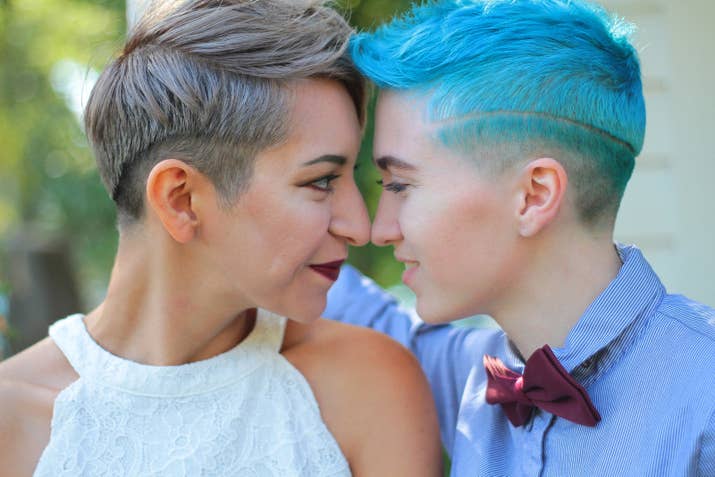 Sobre todo si tu plan de tener hijos es en un futuro cercano, debes tener esta conversación. No niegues lo que deseas, no mientas por gustarle a tu pareja y confiesa lo que sientes; con suerte quieren lo mismo.
