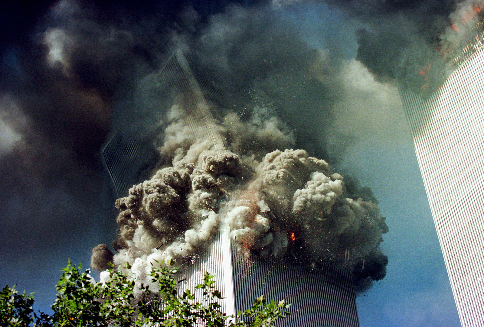 30 Harrowing Pictures From The 9/11 Terrorist Attacks