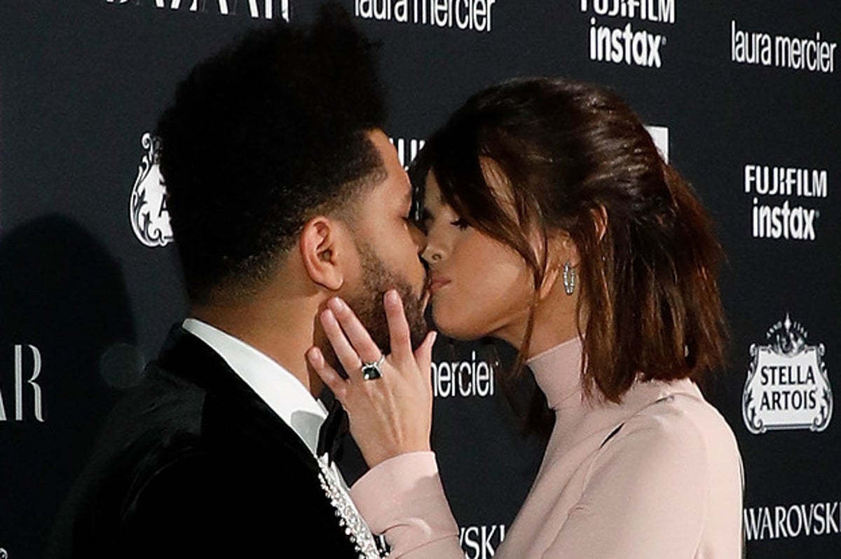 Selena Gomez in The Weeknd's Jacket Post-Breakup - Justin Bieber Wants to  Win Selena Gomez Back Report