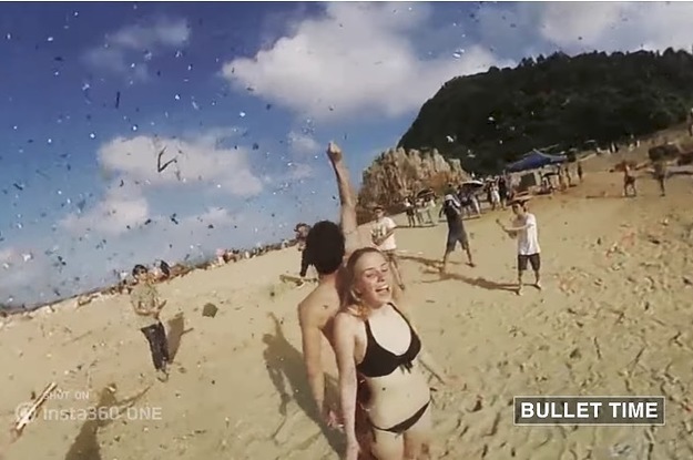 手のひらサイズのこのカメラ ひもをつけてぐるぐる振り回すと