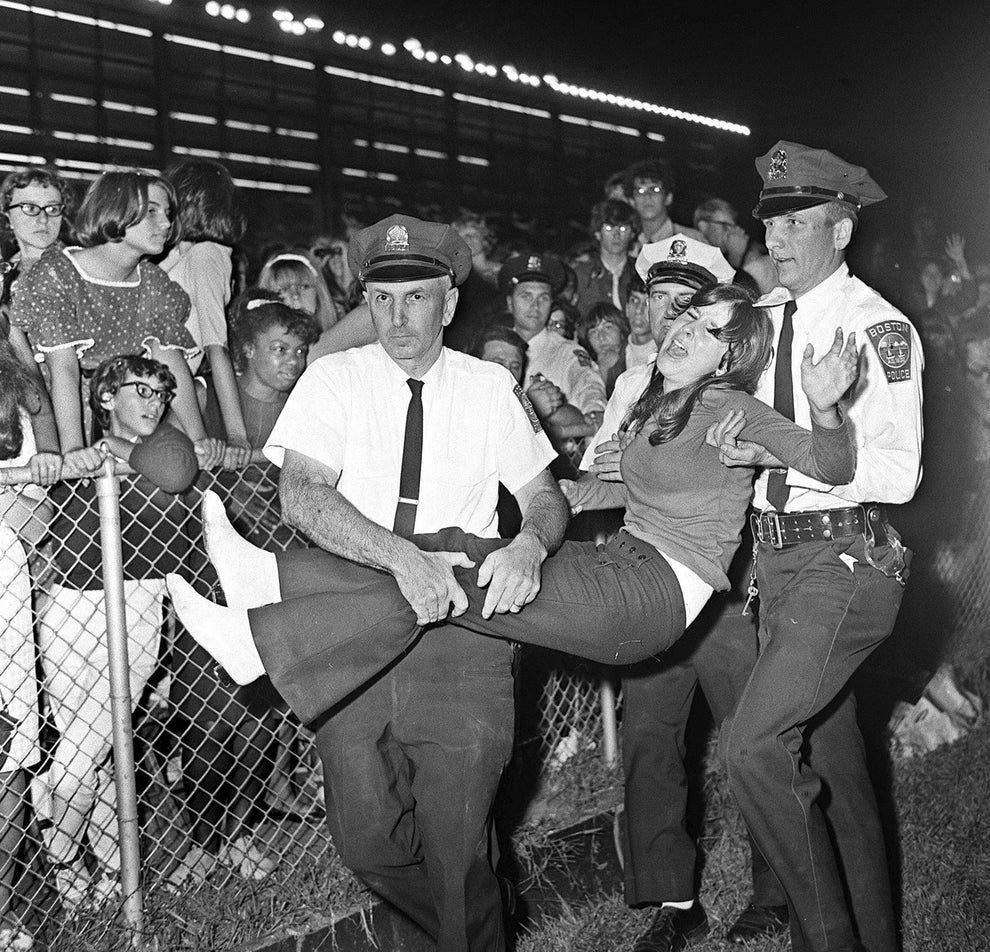 23 Photos That Prove Beatles Fans Were Doing The Absolute Most In The '60s