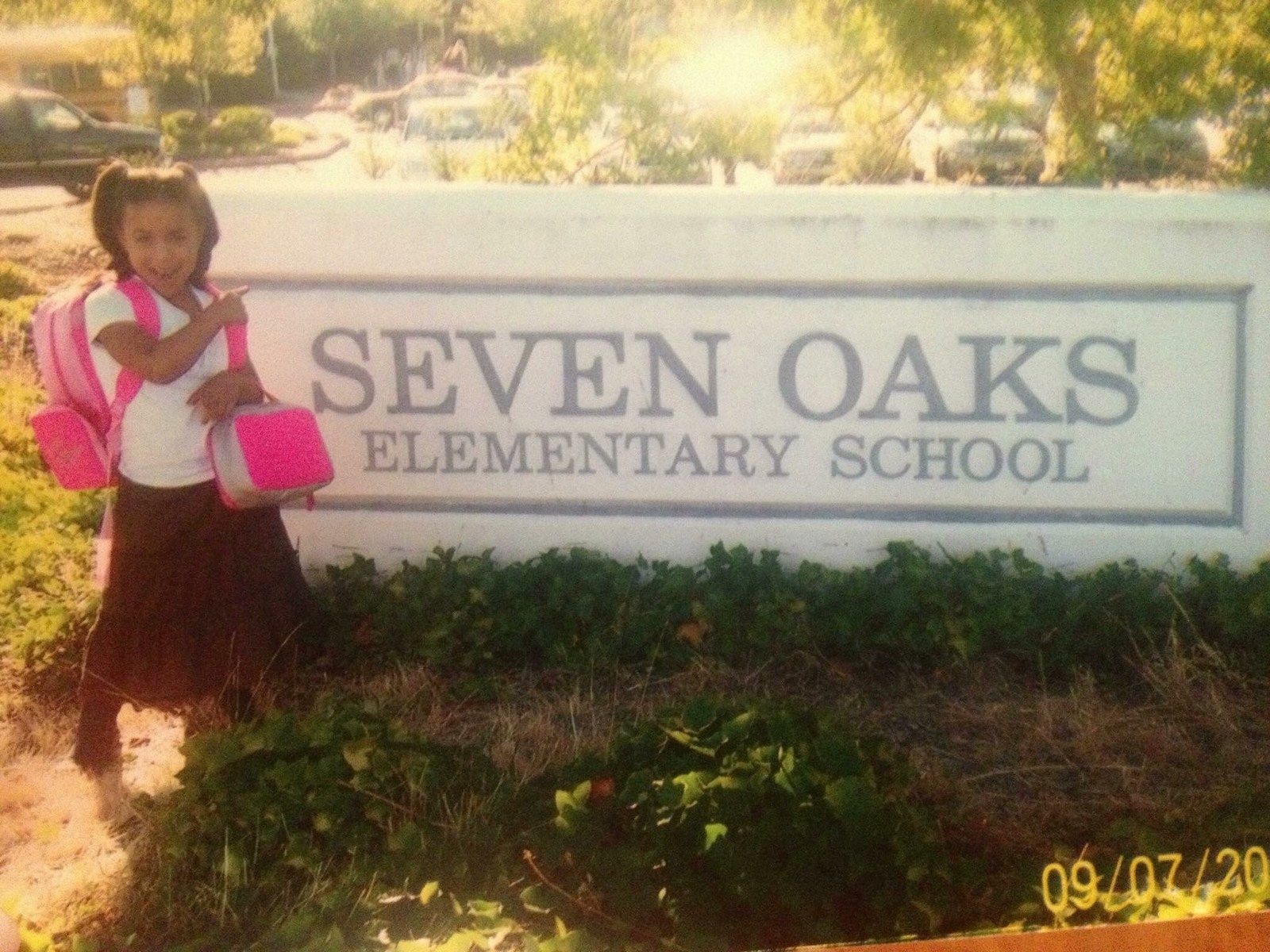 Because Her Daughter s Now All Grown Up, This Mom Improvised Some Back-To-School Photos