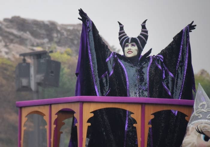 色気すご過ぎ 恋に落ちました Snsで話題沸騰 ディズニーシーで会える ヴィランズの手下 たちがカッコイイ 色気すご過ぎ 恋に落ちました Snsで話題沸騰 ディズニーシーで会える ヴィランズの手下 たちがカッコイイ