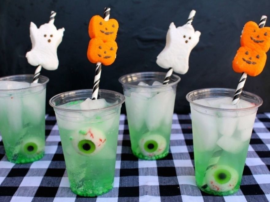 For food & lifestyle bloggers, providing your readers with step-by-step guides of creating unique Halloween recipes (and where to purchase the ingredients needed) is an effective way of including the holiday in your content calendar.