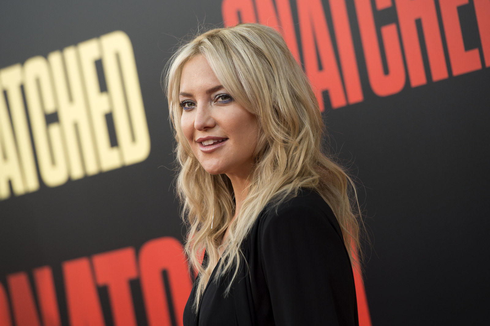 LAZY EYE THEATRE: Kate Hudson does it her way.