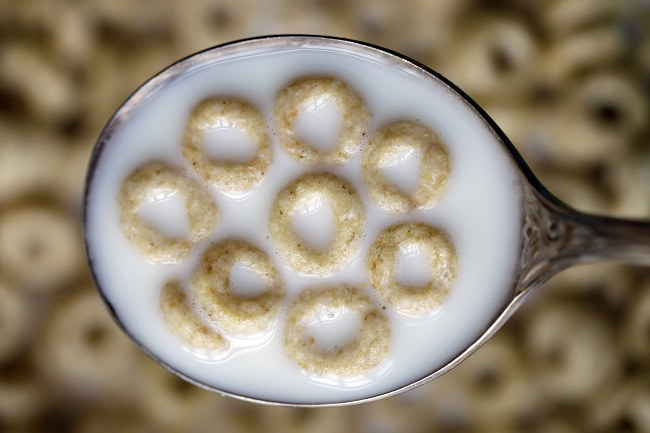 This trend has actually been around since 2016, but we're barely hearing about it now. I'm not going to lie - Cheerio's in milk is not a combination I saw coming. But here's what Kim has to say:"The key to this meal is to not let the cereal get soggy. If you eat the Cheerio's within the first few minutes of them being in the milk, then you'll wonder how you ever ate those old crunchy things by themselves. I know I'm not going back!"