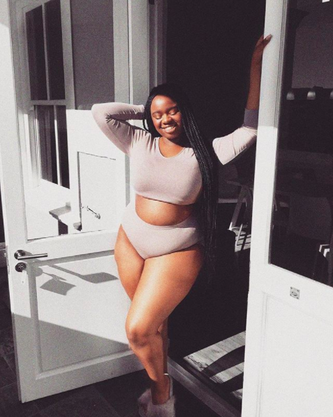 thickleeyonce ಮೇಲೆ X: Fat girls should not wear crop tops or