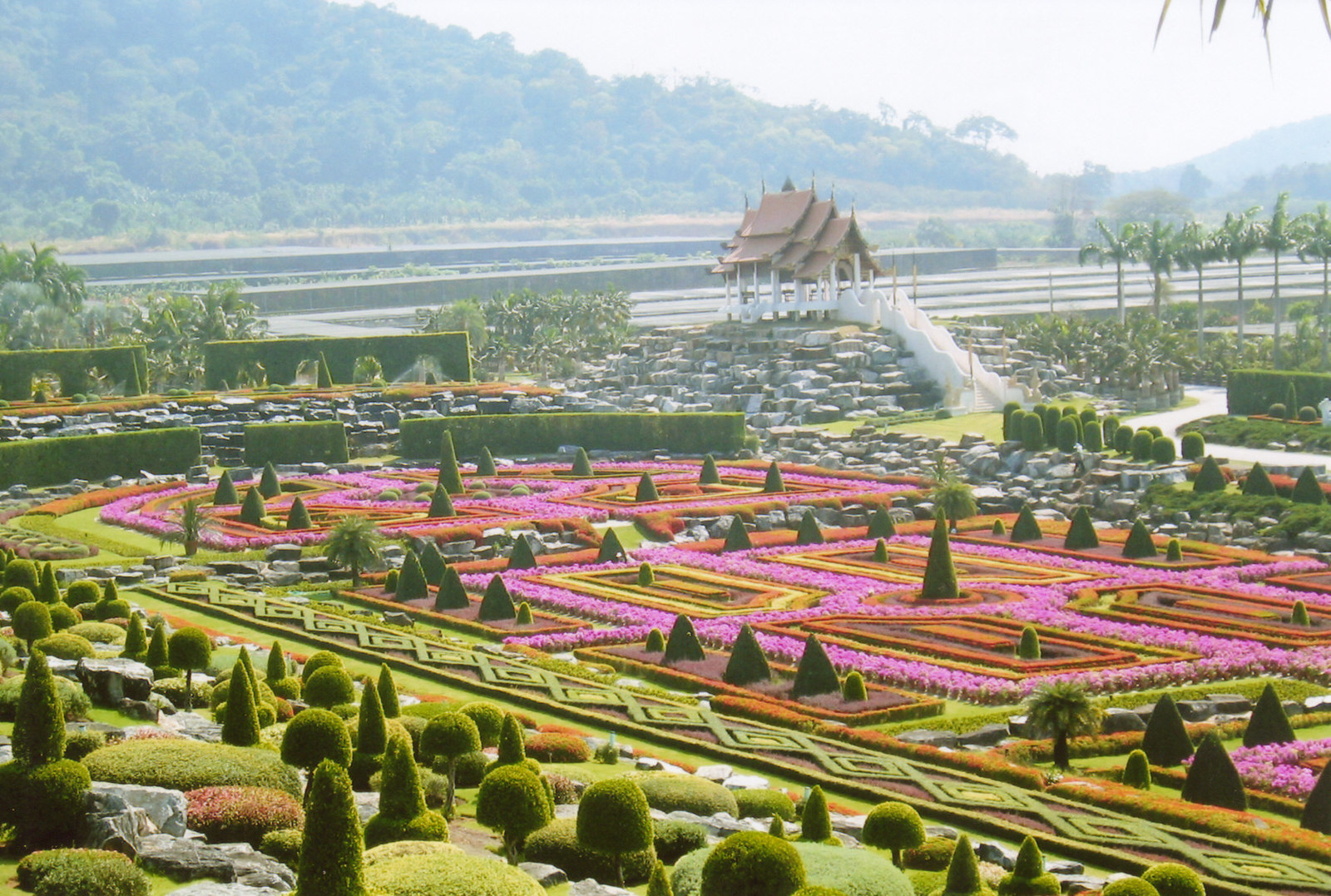 Fairytale romances always have flowers in them so let the same apply to your love story by paying a visit to the Nooch Nooch Village. Located along Sukhumvit Road in the Chonburi Province, the village has some of the most remarkable and gorgeous of gardens in all of Thailand. Admiring the exotic flowers and breathing in their seductive aroma is gonna be just heavenly. The village also has a fun zoo in addition to the stunning landscaped gardens.